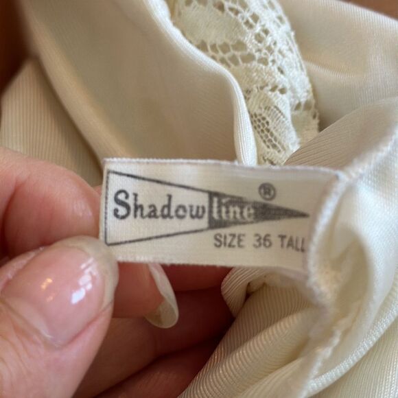Vintage Shadowline off white nylon full slip with lace trim - Picture 8 of 9
